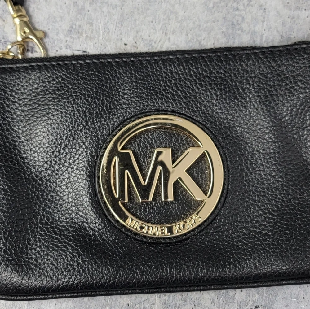 Michael Kors Fulton Black Pebbled Leather Medallion Wristlet